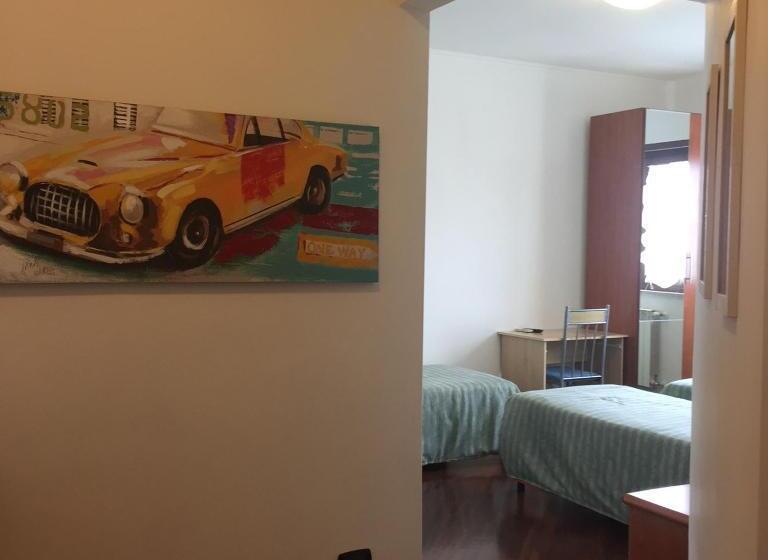 تختخواب و صبحانه Bb Nuova Fiera Di Roma