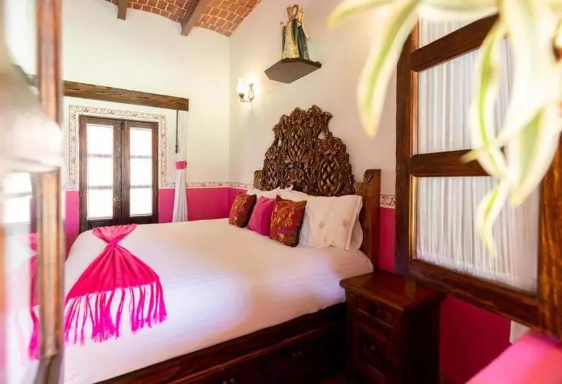 هتل Hacienda Maria Eugenio