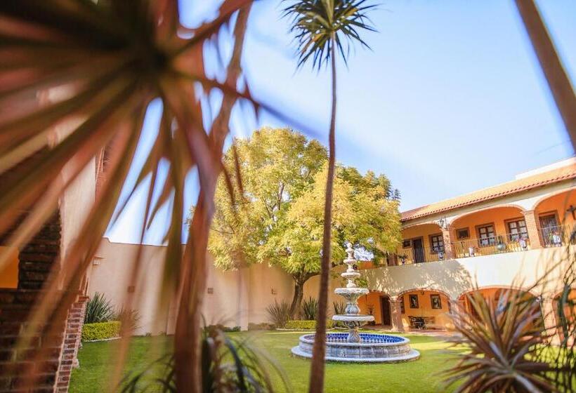 هتل Hacienda Maria Eugenio