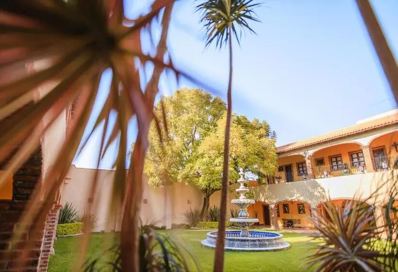 هتل Hacienda Maria Eugenio