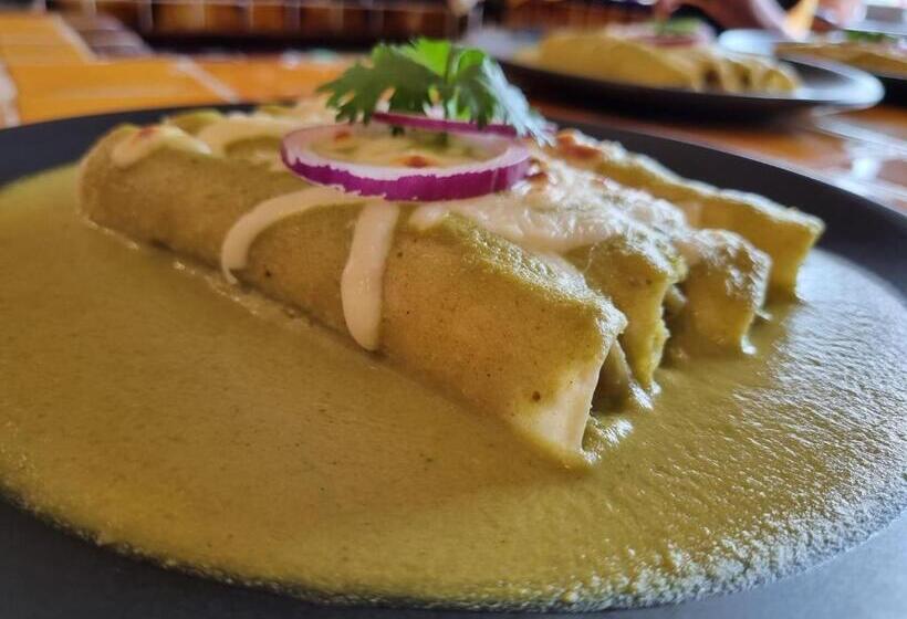 هتل Hacienda Maria Eugenio