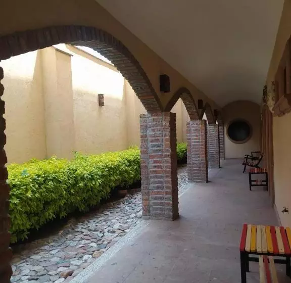 هتل Hacienda Maria Eugenio