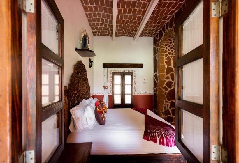 هتل Hacienda Maria Eugenio