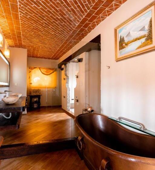 هتل Hacienda Maria Eugenio