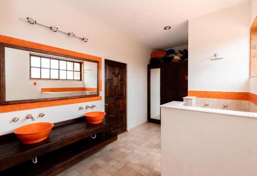 هتل Hacienda Maria Eugenio