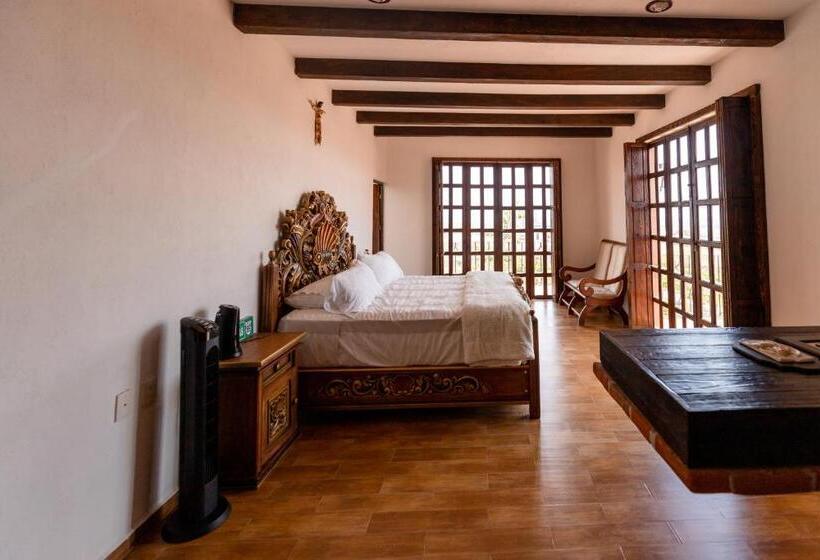 هتل Hacienda Maria Eugenio