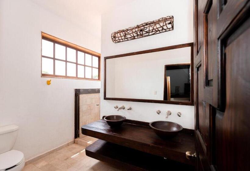 هتل Hacienda Maria Eugenio