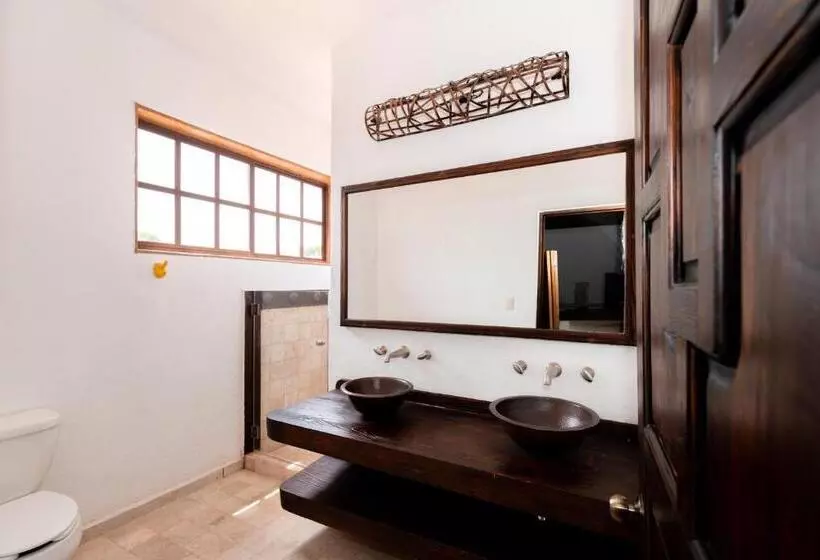 هتل Hacienda Maria Eugenio