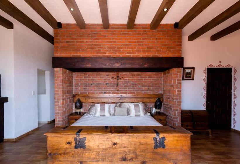 هتل Hacienda Maria Eugenio