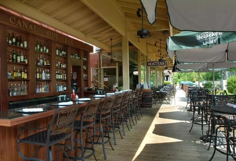 Hotelli Lambertville Station Inn