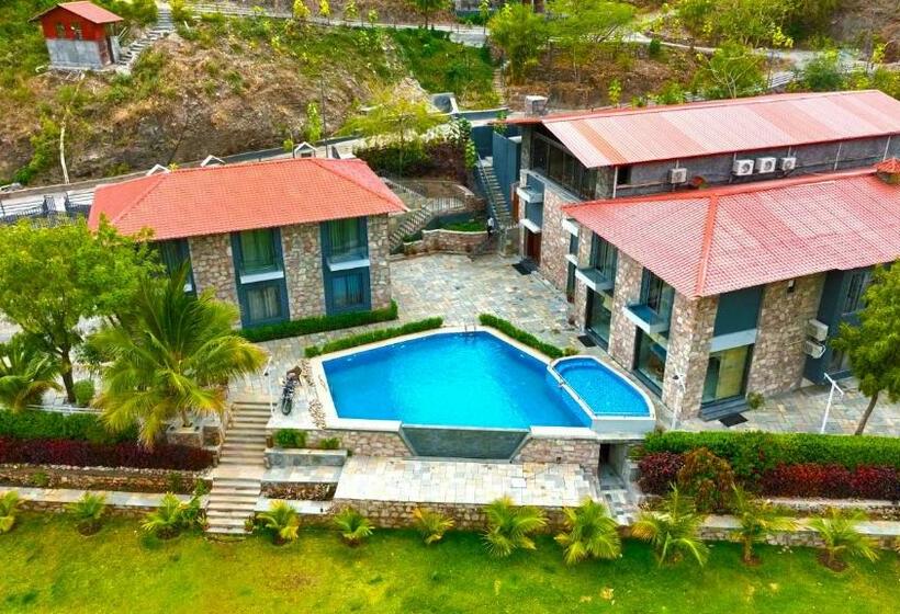 Hotel The Divine Hills Resort