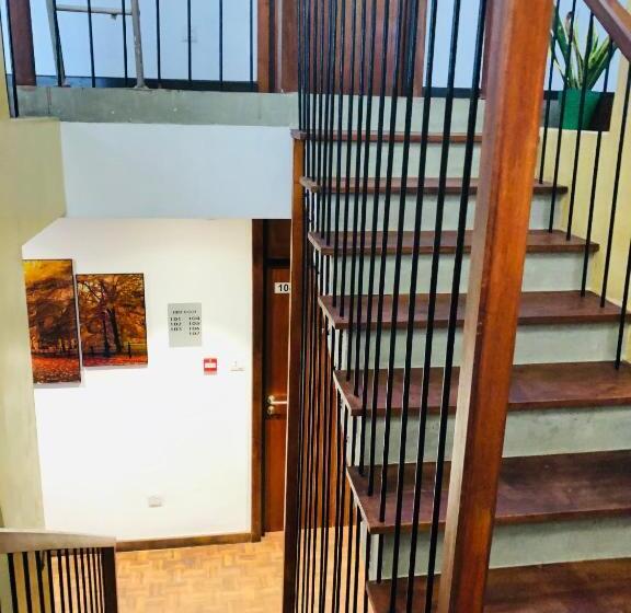 בית מלון כפרי Tropic Inn   Mount Lavinia