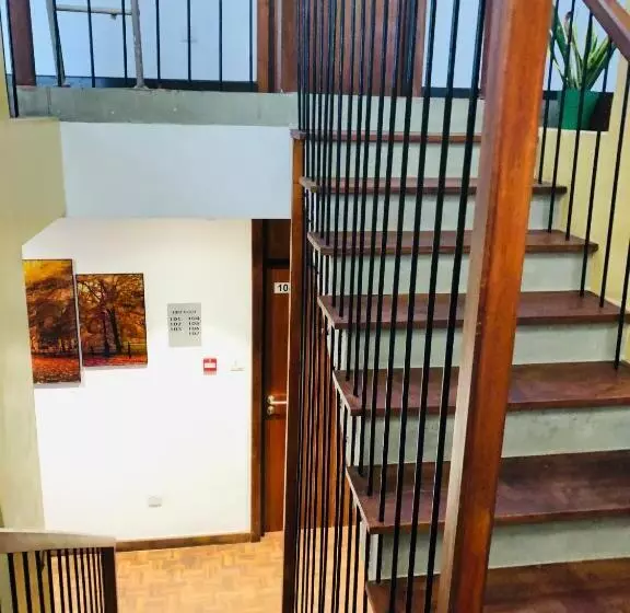 ホテル Tropic Inn   Mount Lavinia