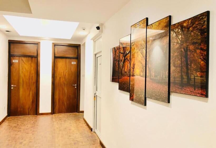 בית מלון כפרי Tropic Inn   Mount Lavinia