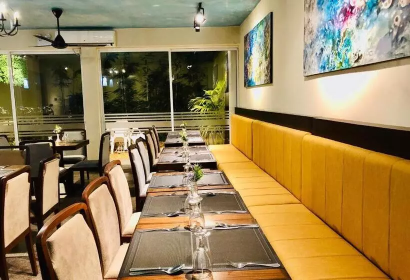 ホテル Tropic Inn   Mount Lavinia