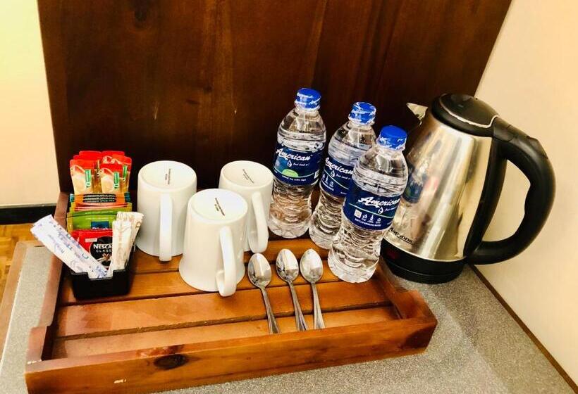 בית מלון כפרי Tropic Inn   Mount Lavinia