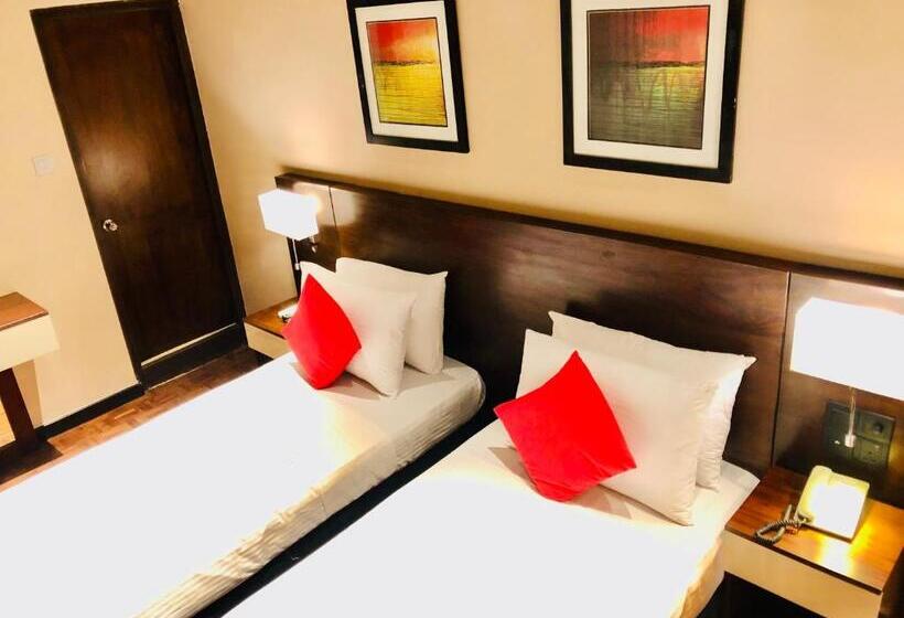 בית מלון כפרי Tropic Inn   Mount Lavinia