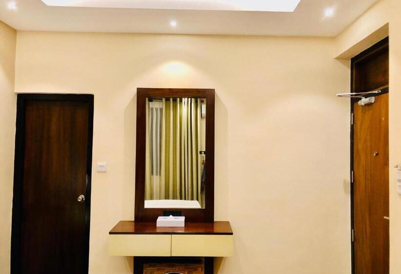 בית מלון כפרי Tropic Inn   Mount Lavinia