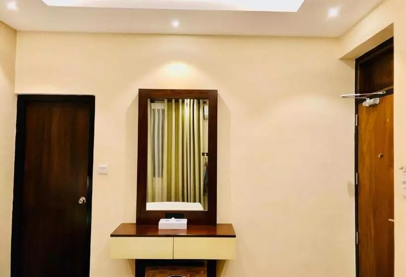 ホテル Tropic Inn   Mount Lavinia