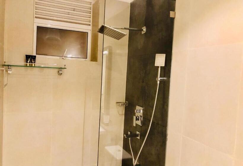 בית מלון כפרי Tropic Inn   Mount Lavinia