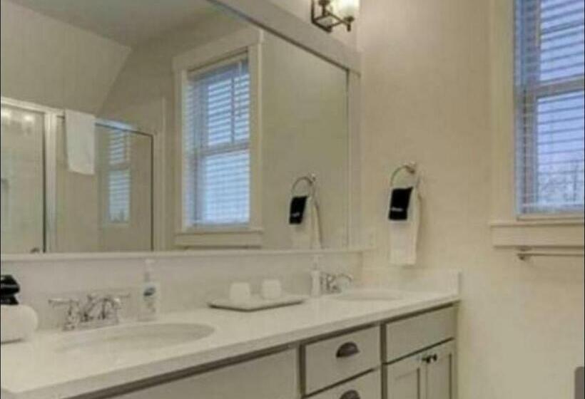 ペンション The Coastal Inn Outbuilding