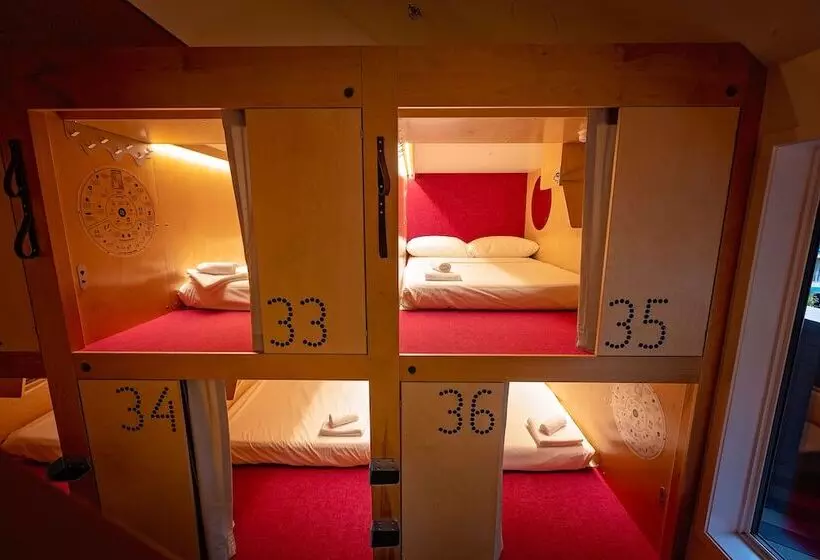 ユースホステル Pangea Pod