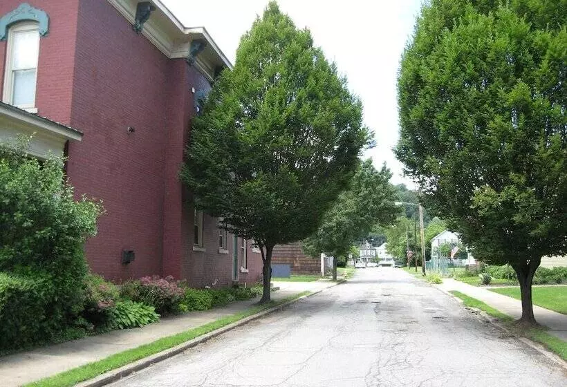 Bayberry House Bed And Breakfast