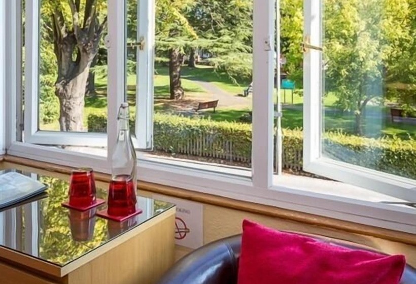 مبيت وإفطار Ashgrove House