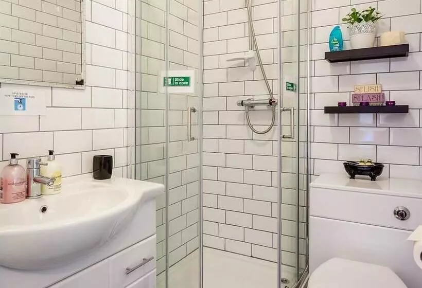 Bed and Breakfast Ashgrove House