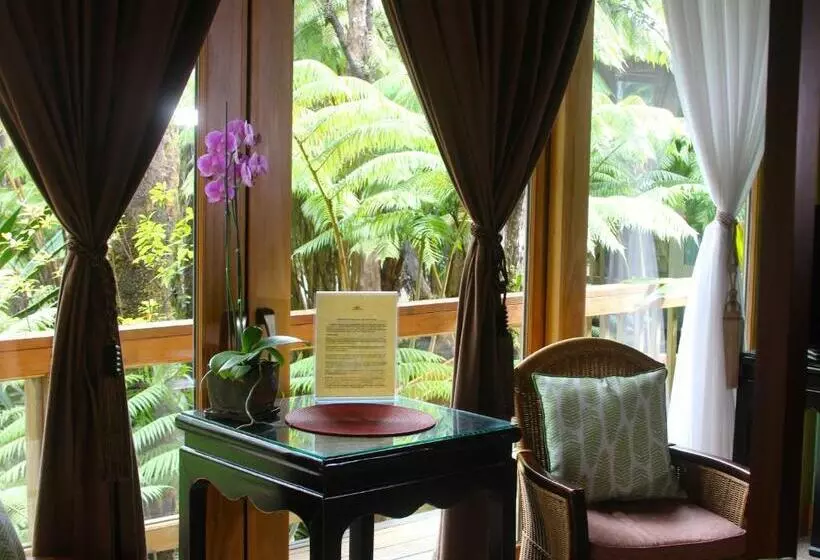 Bed & Breakfast At The Craters Edge