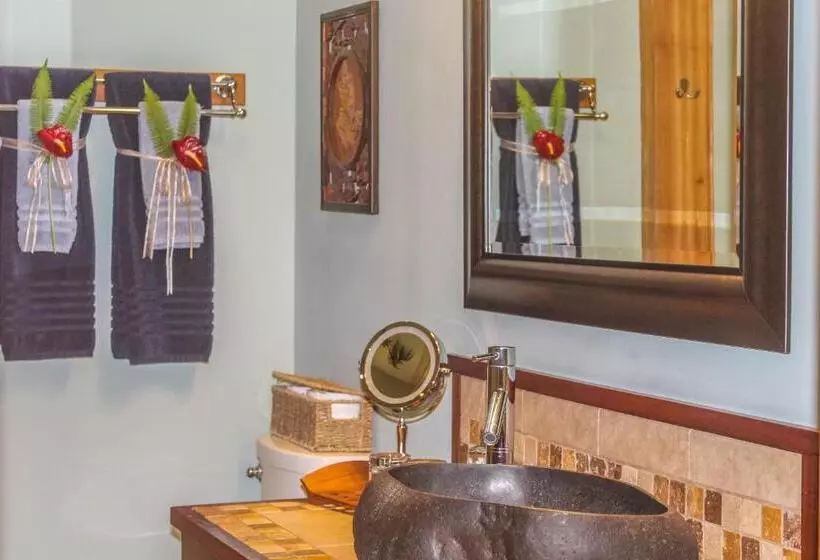 Bed & Breakfast At The Craters Edge