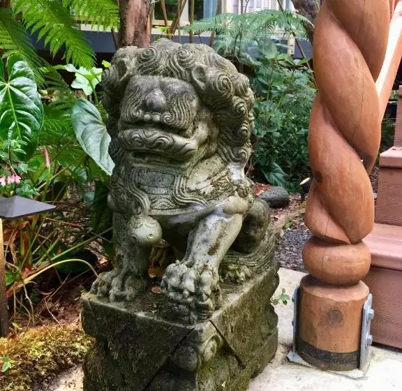 Bed & Breakfast At The Craters Edge