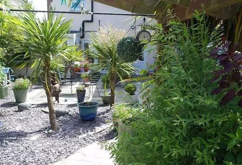 تختخواب و صبحانه Bay Tree House