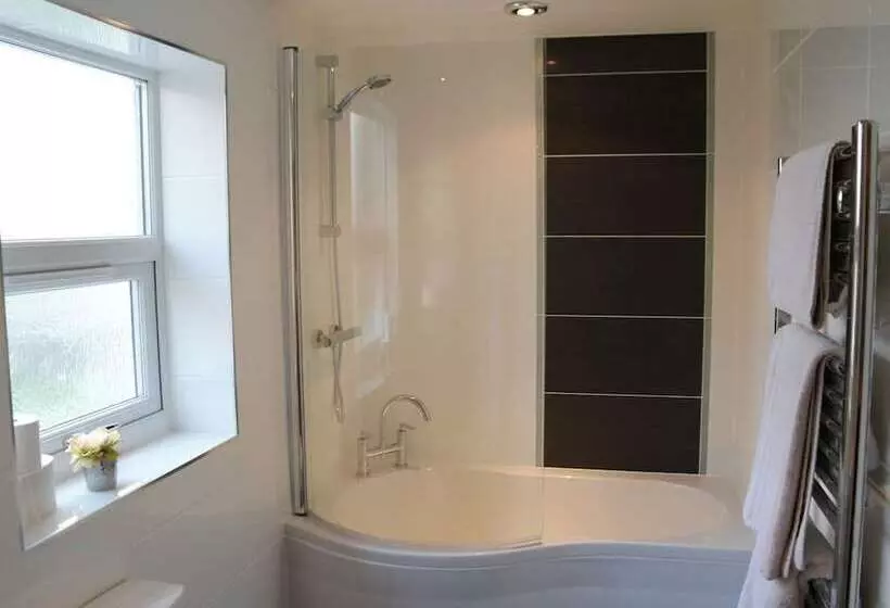 تختخواب و صبحانه Bay Tree House