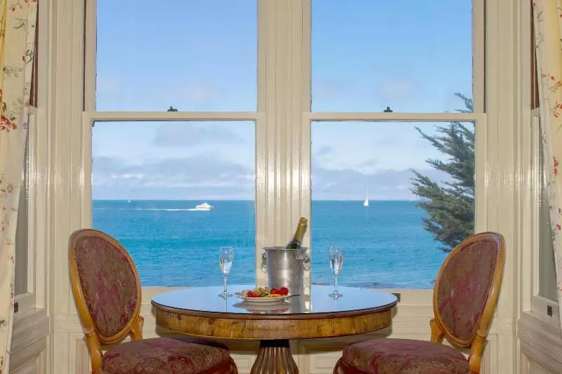 تختخواب و صبحانه Green Gables Inn, A Four Sisters Inn