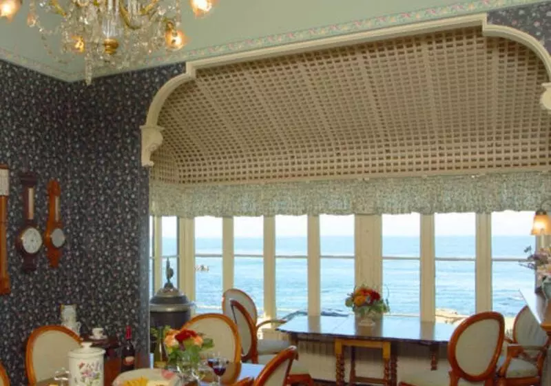 تختخواب و صبحانه Green Gables Inn, A Four Sisters Inn