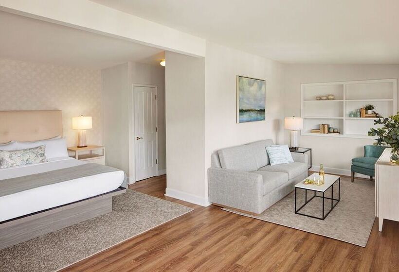 민박 Green Gables Inn, A Four Sisters Inn