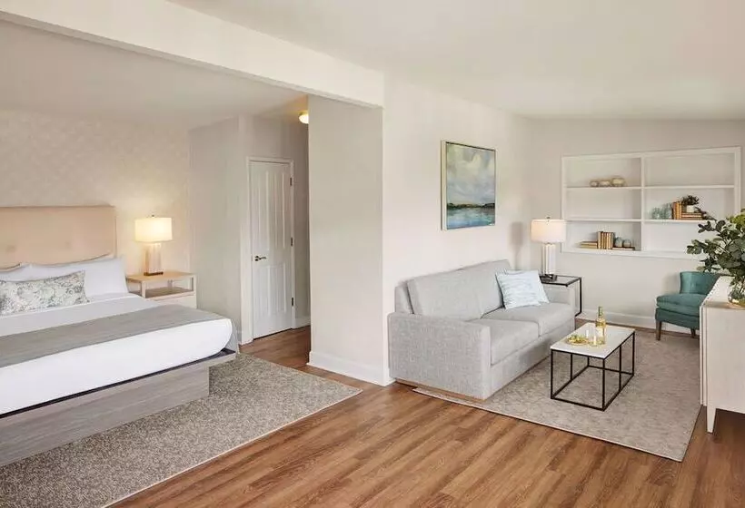 تختخواب و صبحانه Green Gables Inn, A Four Sisters Inn