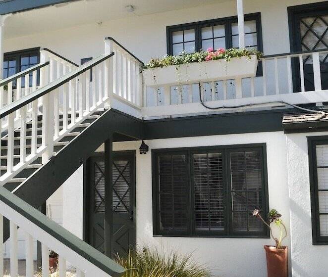 민박 Green Gables Inn, A Four Sisters Inn