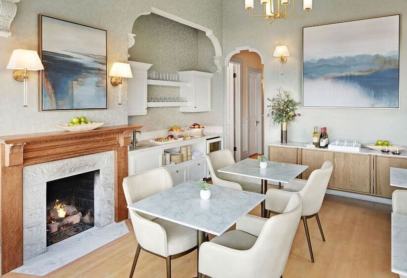 민박 Green Gables Inn, A Four Sisters Inn