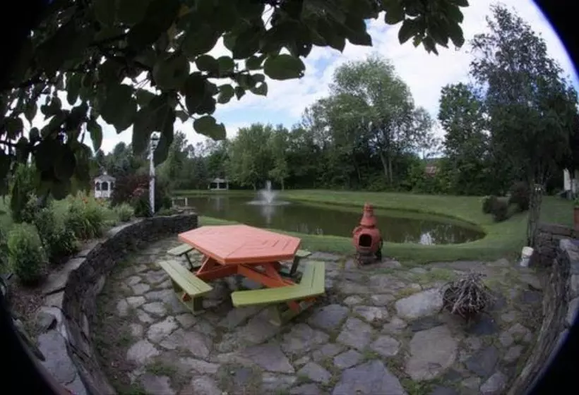 住宿加早餐 Inn At Clearwater Pond