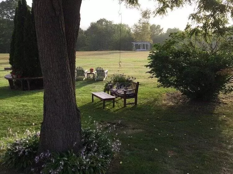 住宿加早餐 Inn At Clearwater Pond