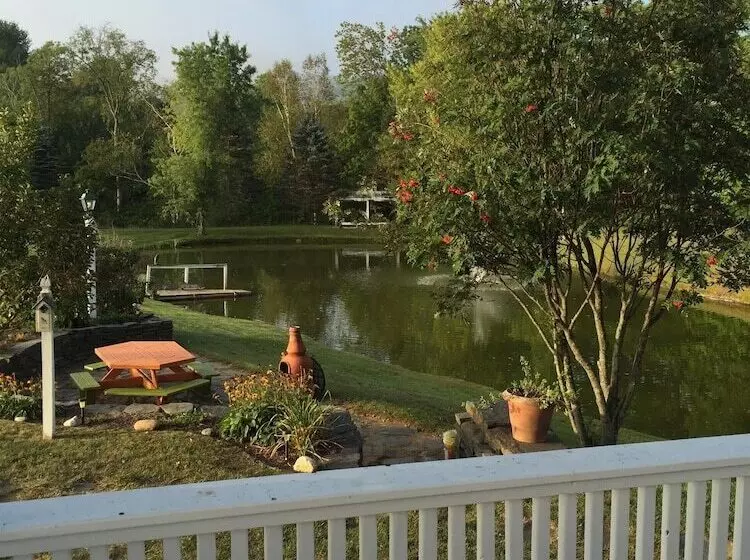 住宿加早餐 Inn At Clearwater Pond