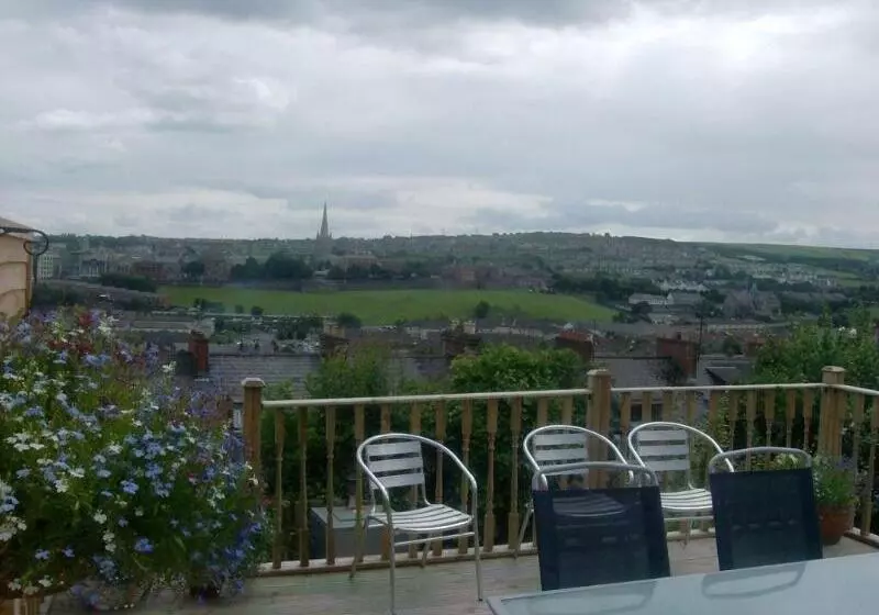 تختخواب و صبحانه Serendipity House