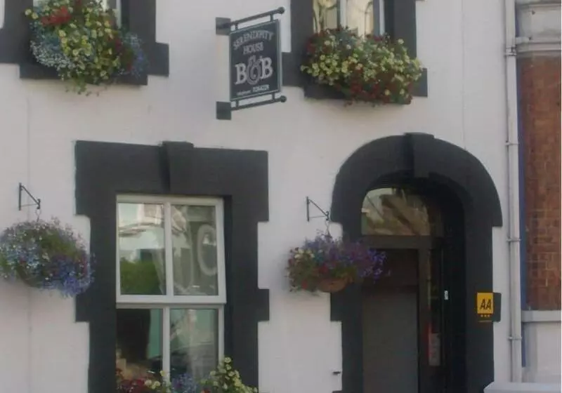 تختخواب و صبحانه Serendipity House