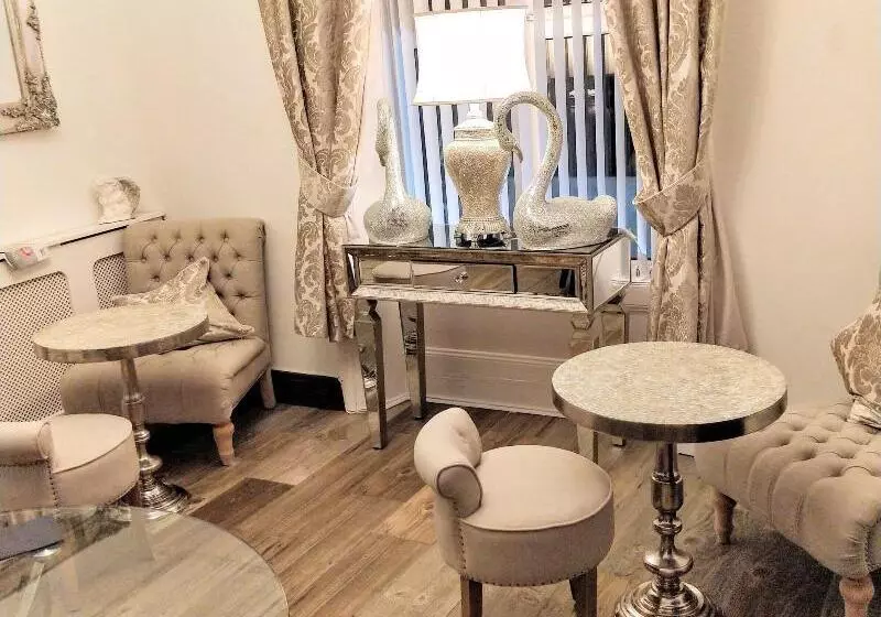 تختخواب و صبحانه Serendipity House