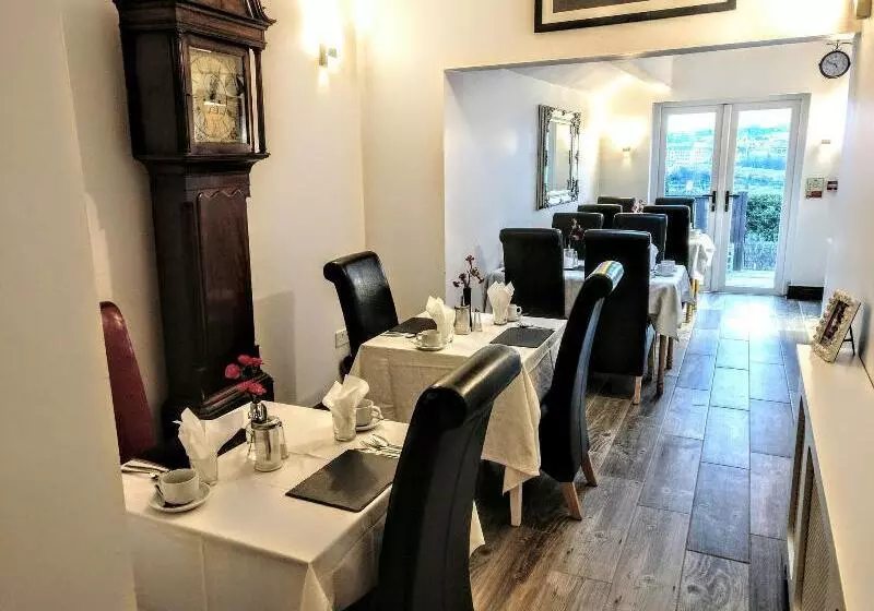 تختخواب و صبحانه Serendipity House