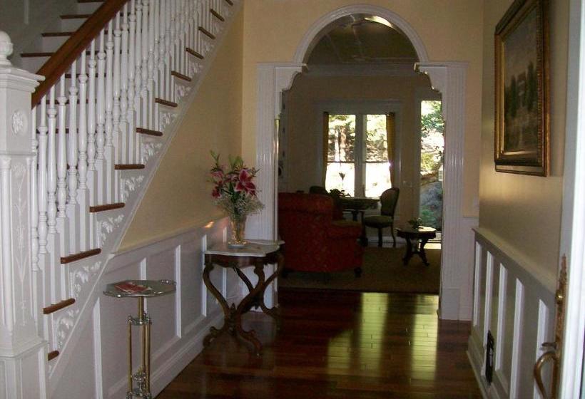 住宿加早餐  Tin Lizzie Inn