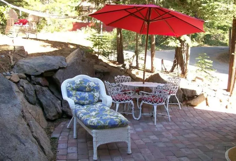 ベッドアンドブレックファースト Tin Lizzie Inn