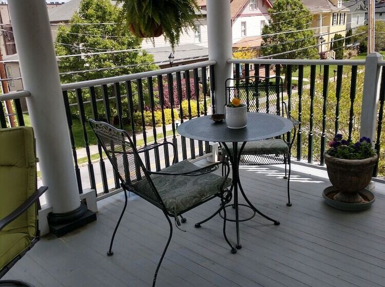 Haynes Bed And Breakfast